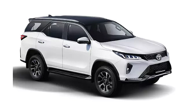 fortuner legender exterior right front three quarter 2