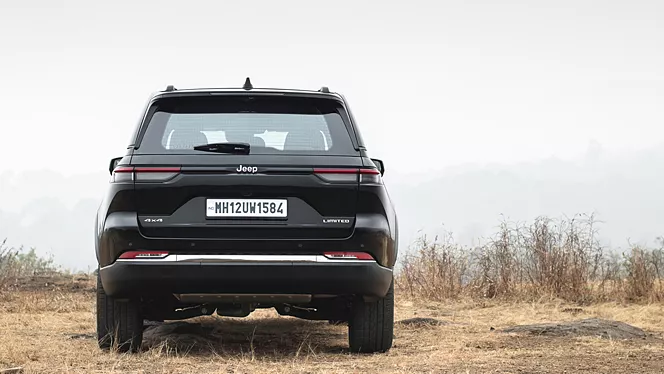 grand cherokee exterior rear view 2