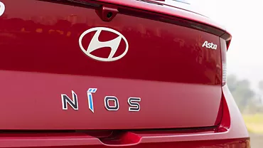 grand i10 nios exterior rear logo