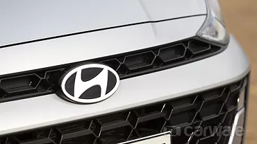 hyundai aura front logo100