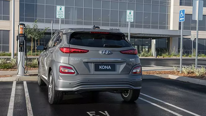 Hyundai Kona EV Rear view 159138