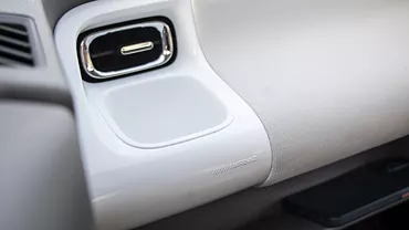 comet ev interior front passenger air vent 2