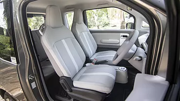 comet ev interior front row seats