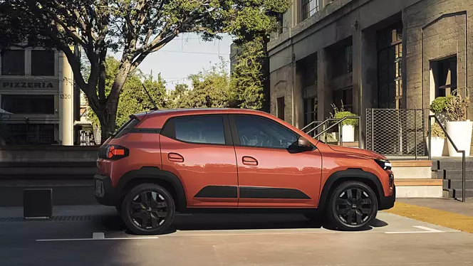 new kwid exterior right side view