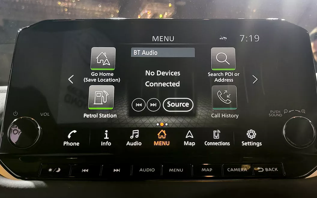 qashqai interior infotainment system 21