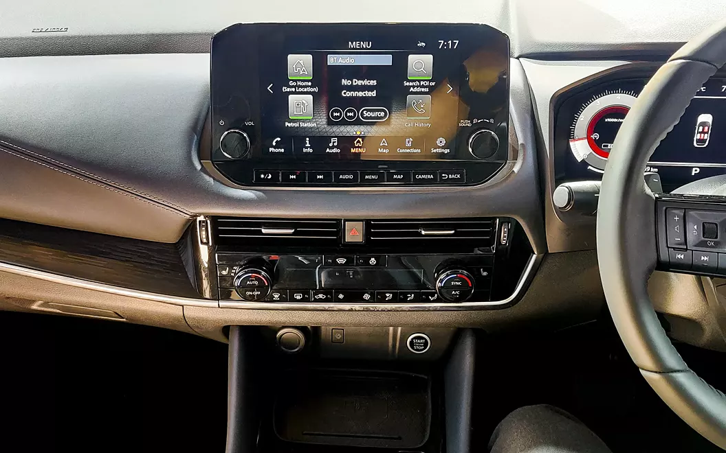 qashqai interior infotainment system