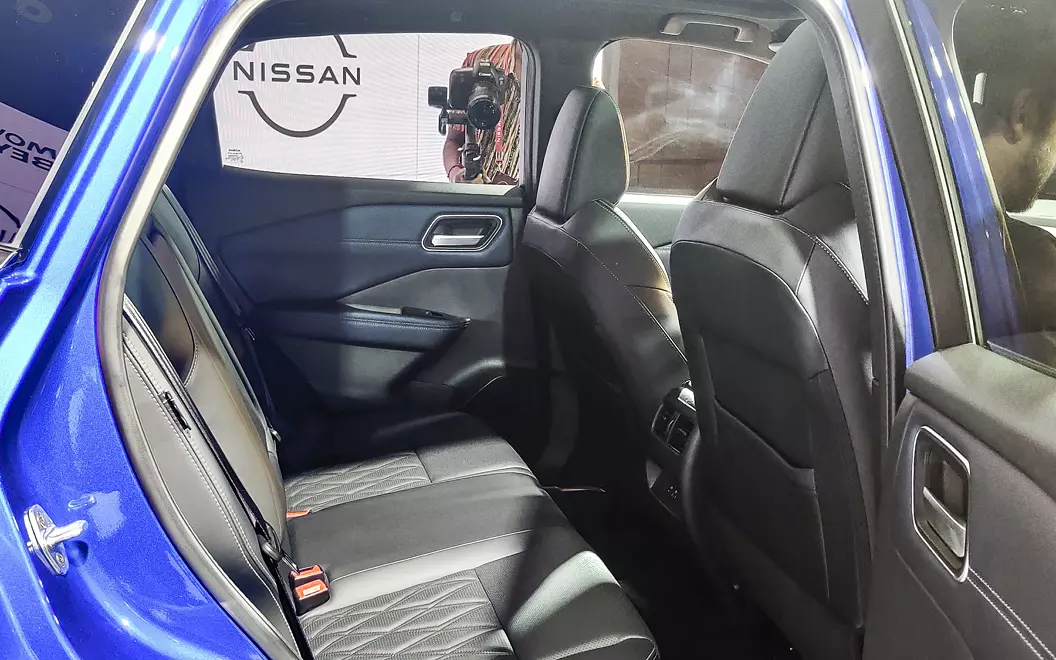 qashqai interior rear seats