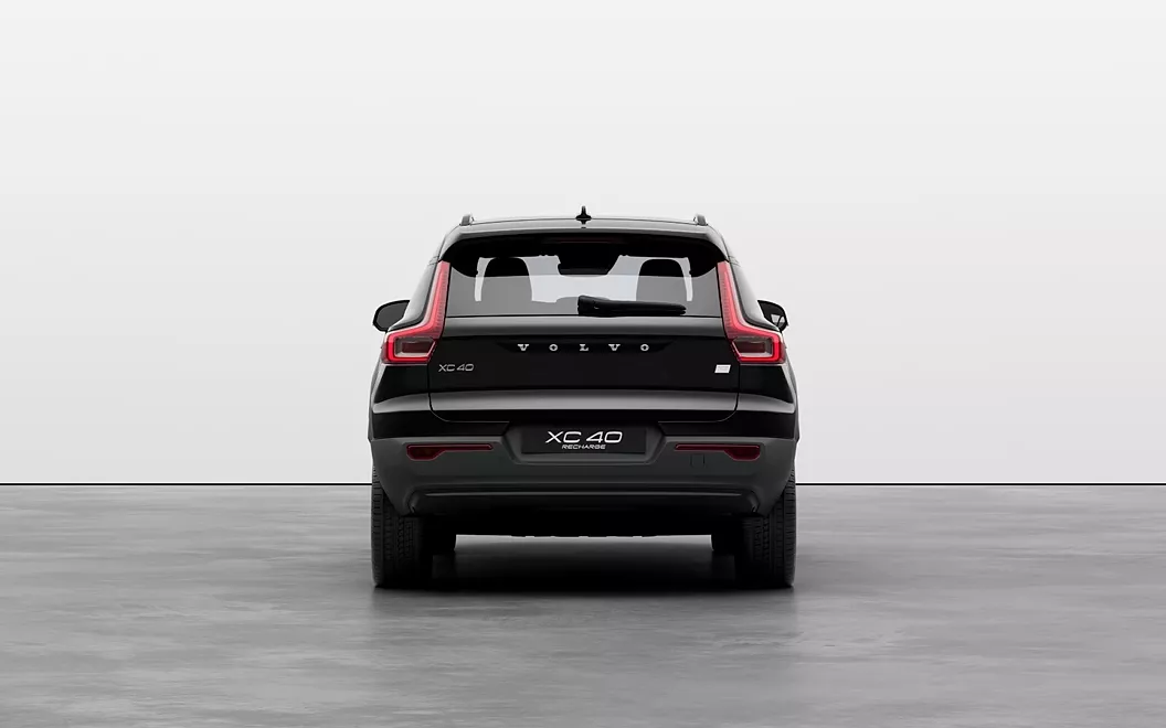 xc40 recharge exterior rear view 2