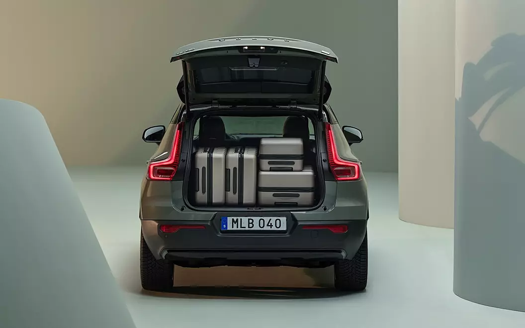 xc40 recharge interior bootspace