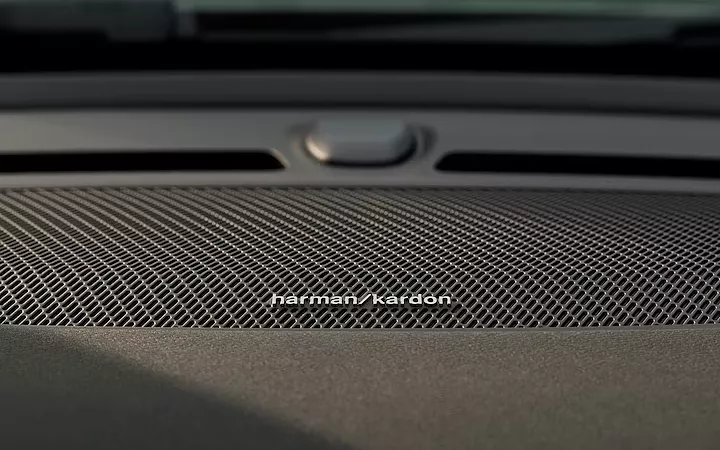 xc40 recharge interior front speakers 2