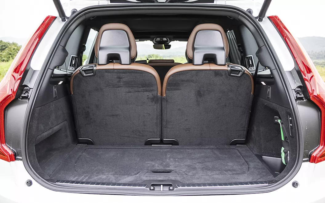 xc90 interior bootspace