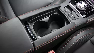 zs ev interior cup holders (1)