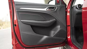 zs ev interior front left door pad