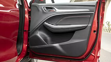 zs ev interior front right door pad