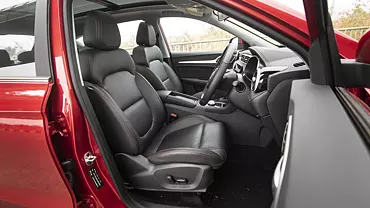 zs ev interior front row seats (1)