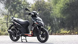 aprilia sr 160 right side view1