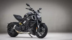 diavel v4 right front three quarter 2