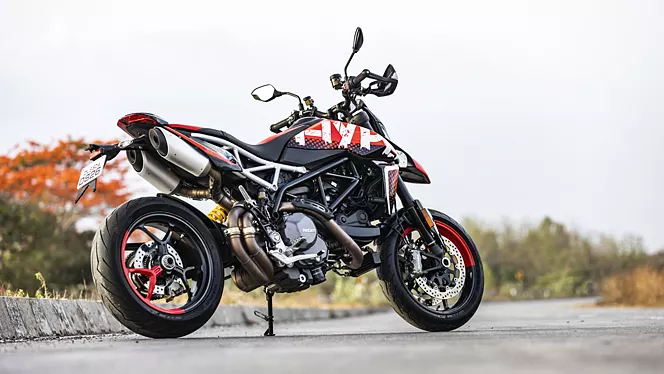 hypermotard 950 right rear three quarter