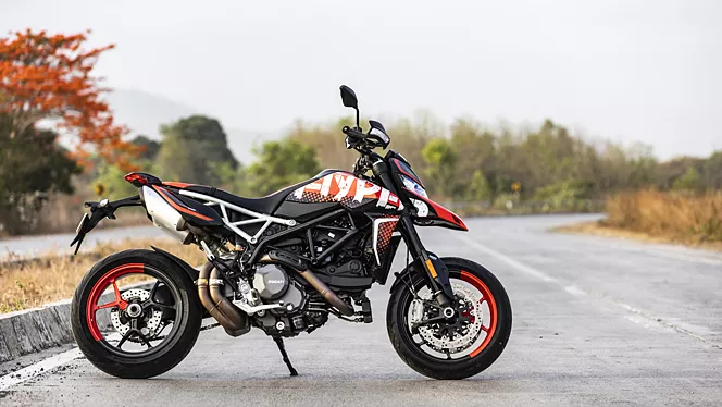 hypermotard 950 right side view