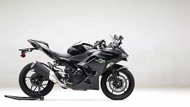 ninja 500 right side view 4