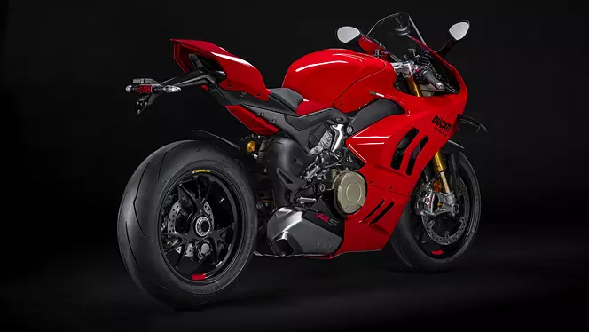 panigale v4 right rear three quarter (1)