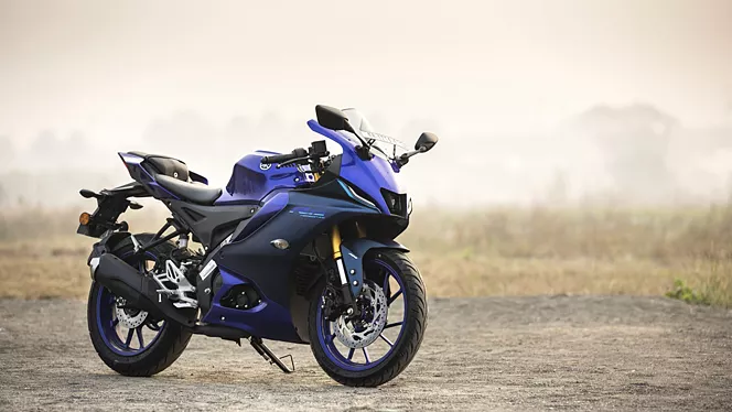 yzf r15 right front three quarter 12