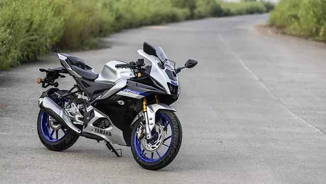 yzf r15 right front three quarter 7