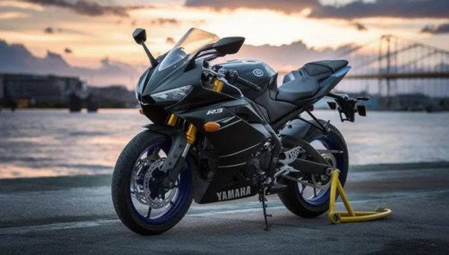 Yamaha R3 action side view