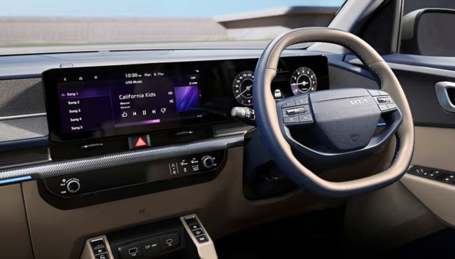 Kia Carens Clavis dashboard view (2)