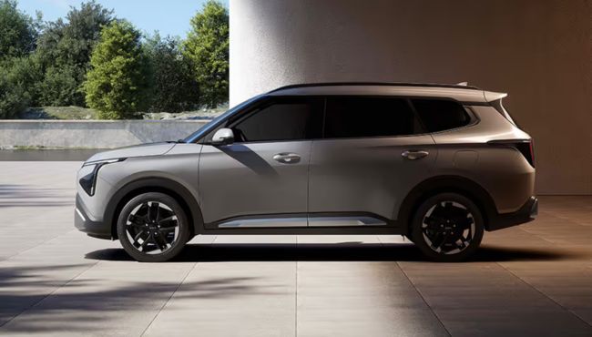 Kia Carens Clavis left side view