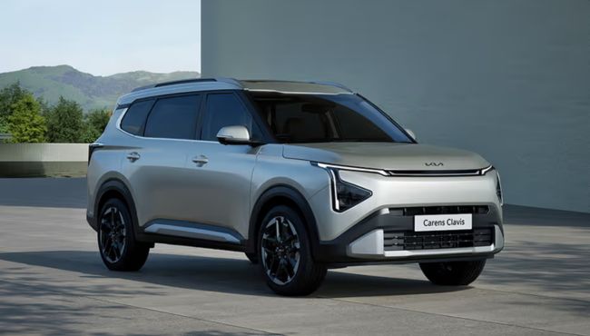 Kia Carens Clavis right side view