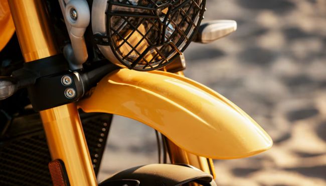 Triumph Scrambler 400 XC headlight view
